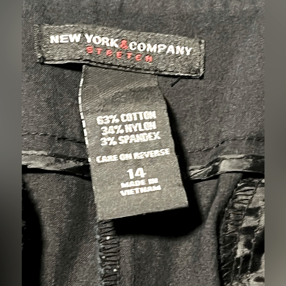 New York & Company Stretch Capris - Picture 13 of 14